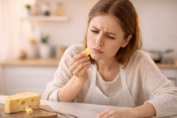 Почему сыр горчит: 7 причин (фермент, pH, закваска) и как исправить